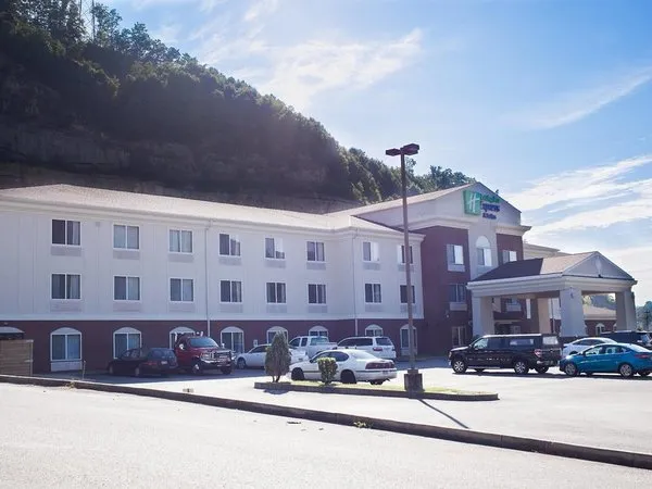 Holiday Inn Express & Suites Logan