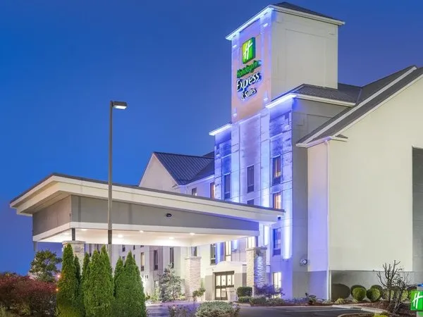 Holiday Inn Express & Suites Louisville East