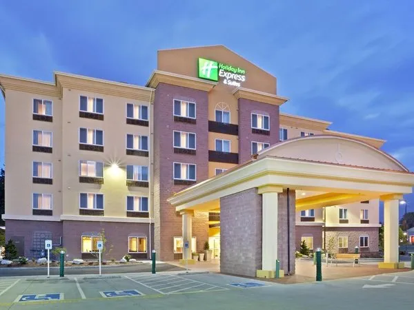 Holiday Inn Express & Suites Lynnwood