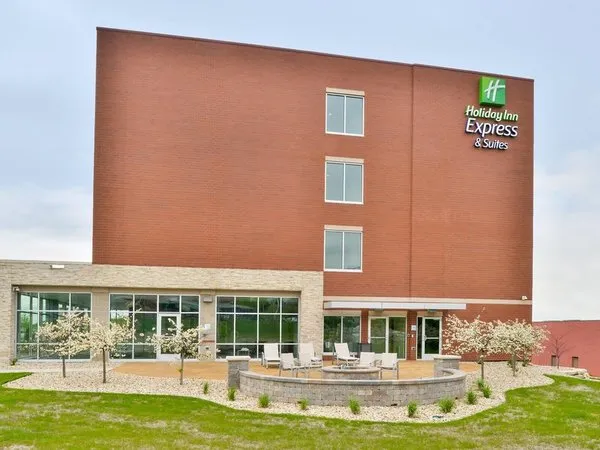 Holiday Inn Express & Suites Madison