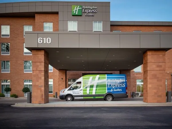 Holiday Inn Express & Suites Madison Central