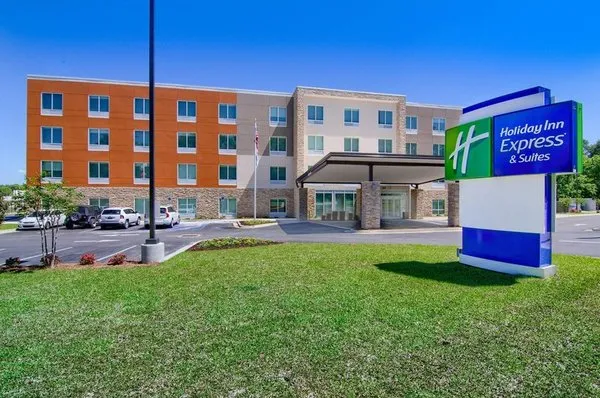 Holiday Inn Express & Suites Mobile - University Area