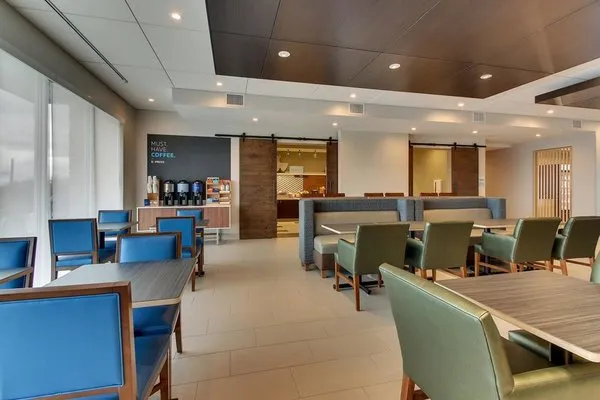 Holiday Inn Express & Suites Nashville MetroCenter Downtown