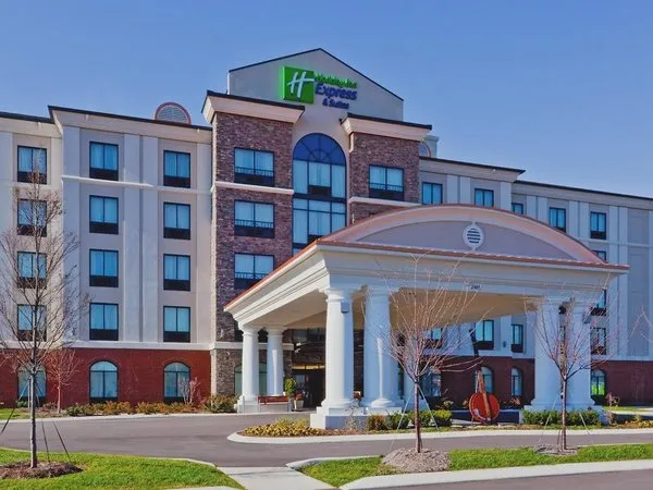 Holiday Inn Express & Suites Nashville-Opryland
