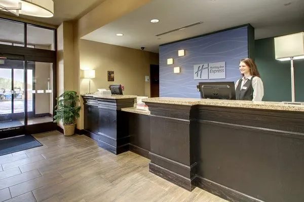 Holiday Inn Express & Suites Natchez South