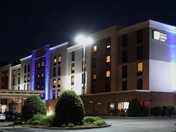 Holiday Inn Express & Suites Newport News