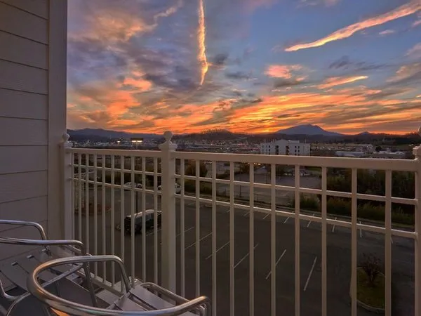 Holiday Inn Express & Suites Pigeon Forge - Sevierville