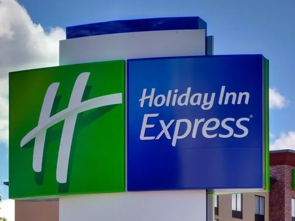 Holiday Inn Express & Suites Redding