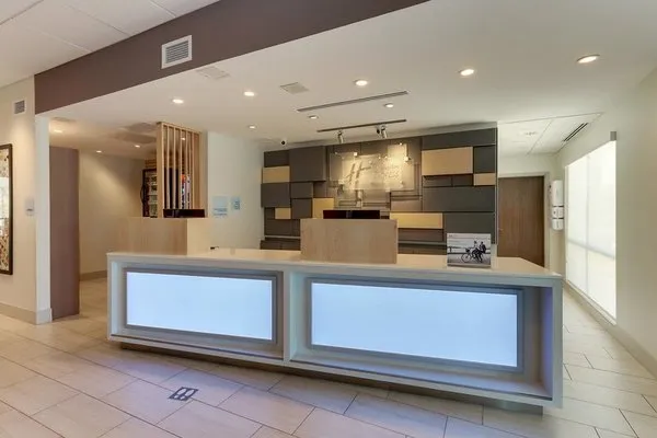 Holiday Inn Express & Suites Roanoke  Civic Center