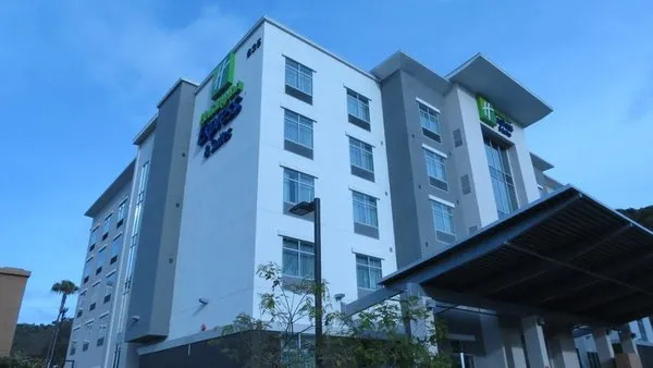 Holiday Inn Express & Suites San Diego - Mission Valley