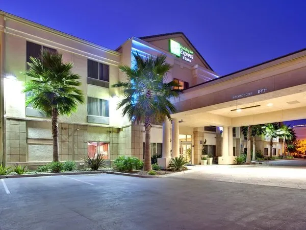 Holiday Inn Express & Suites San Diego Otay Mesa