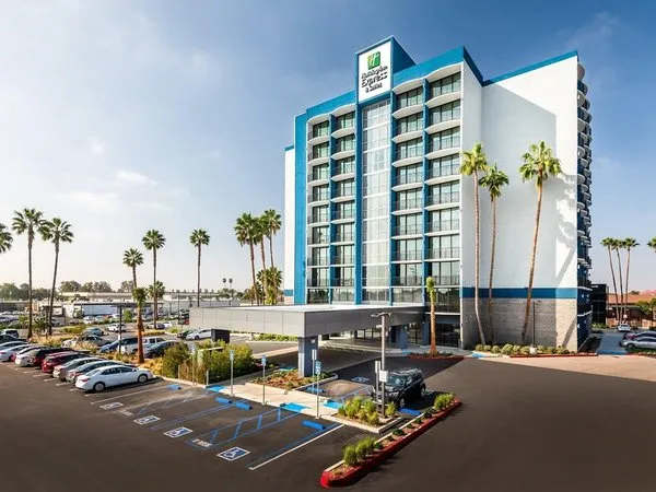 Holiday Inn Express & Suites Santa Ana - Orange County
