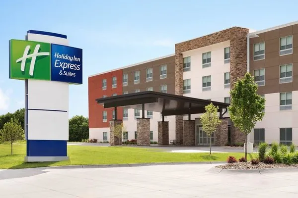 Holiday Inn Express & Suites Savannah W - Chatham Parkway