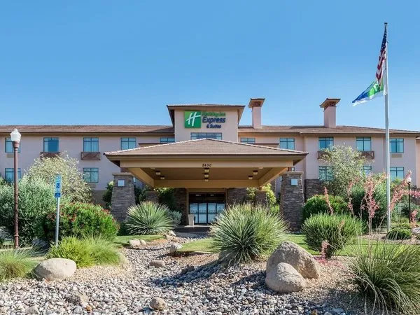 Holiday Inn Express & Suites St. George North - Zion