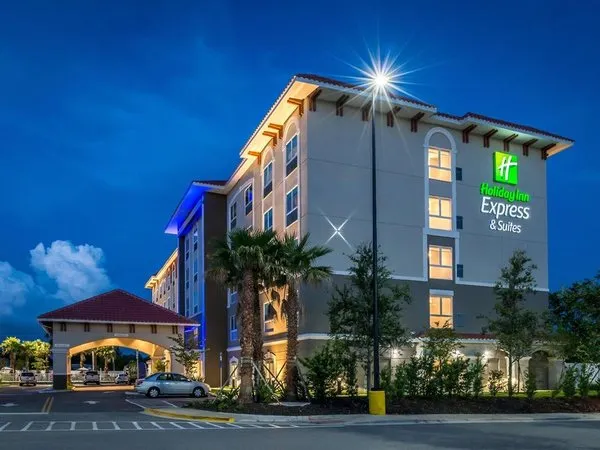 Holiday Inn Express & Suites St. Petersburg - Seminole Area
