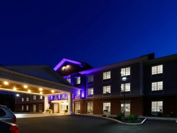 Holiday Inn Express & Suites Sturbridge