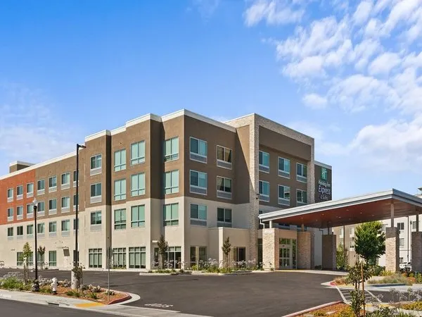 Holiday Inn Express & Suites Suisun City
