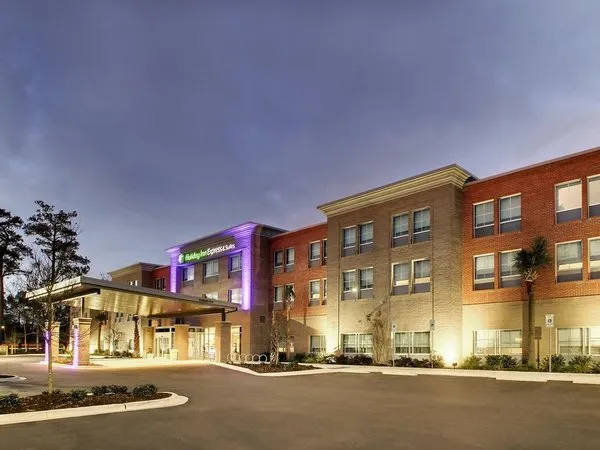 Holiday Inn Express & Suites Summerville