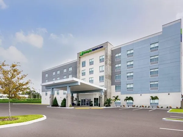 Holiday Inn Express & Suites Tampa Stadium Area