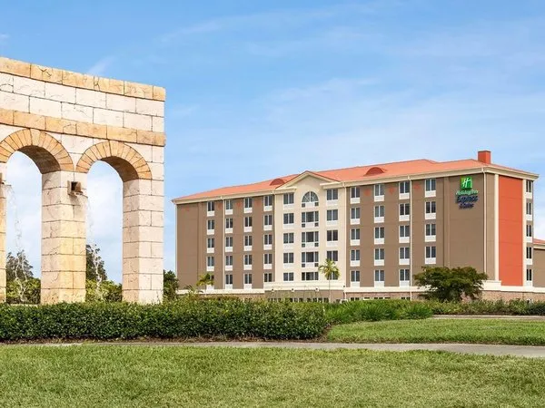 Holiday Inn Express & Suites - The Forum
