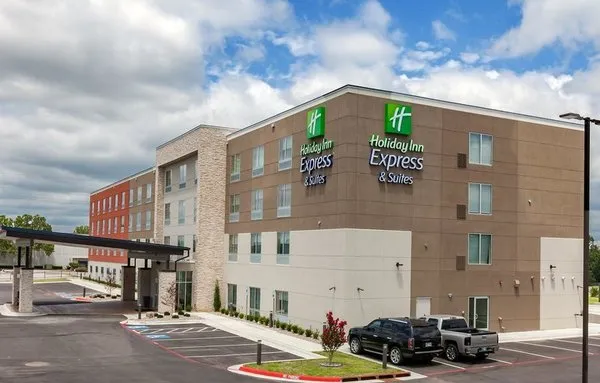 Holiday Inn Express & Suites Tulsa South - Woodland Hills