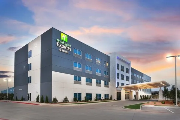 Holiday Inn Express & Suites Waco Downtown