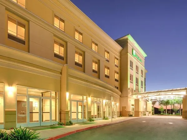 Holiday Inn Hotel & Suites Bakersfield North