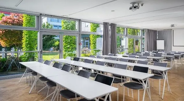 Holiday Inn Prague Airport