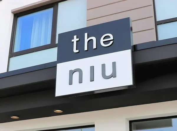 Holiday Inn - the niu, Ridge Halle Central Station