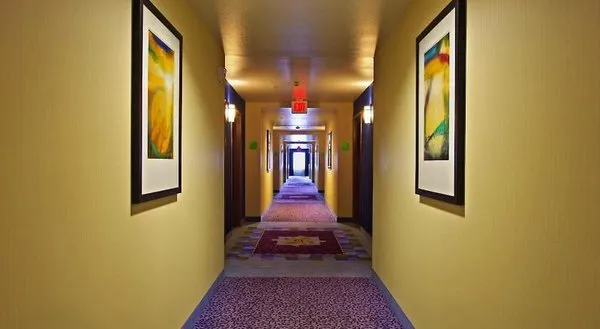 Holiday Inn & Suites Phoenix Airport