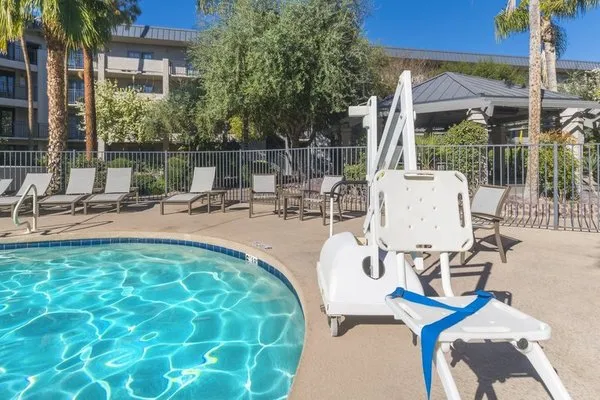 Holiday Inn & Suites Phoenix Airport North
