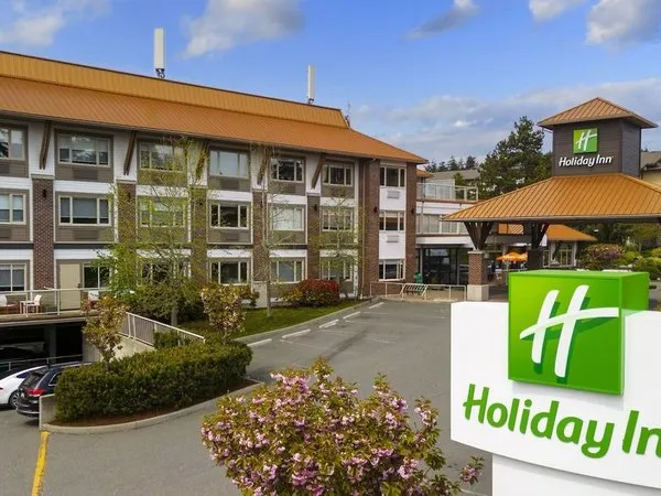 Holiday Inn Victoria  Elk Lake