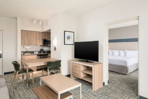 Homewood Suites Miami Airport / Blue Lagoon