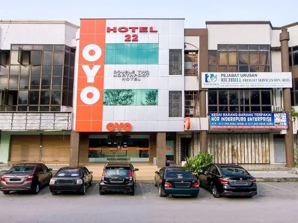Hotel 22 Northport by OYO Rooms