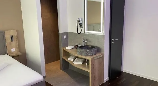 Hotel B4