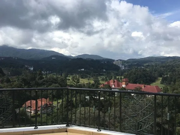 Hotel De' La Ferns