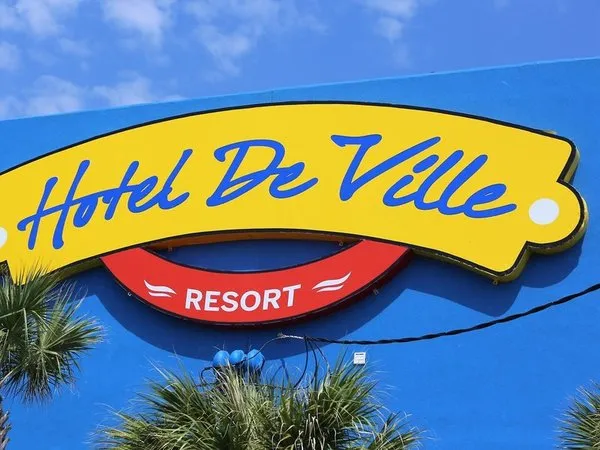 Hotel De Ville