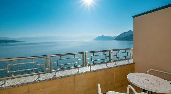 Hotel Dobrovit
