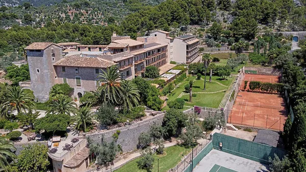 Hotel Es Port