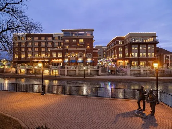 Hotel Indigo Naperville Riverwalk