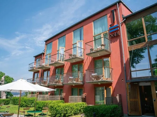 Hotel J