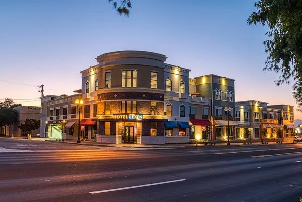Hotel Lexen Newhall