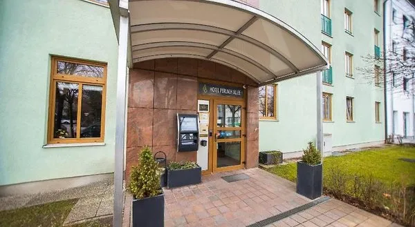 Hotel Perlach Allee by Blattl