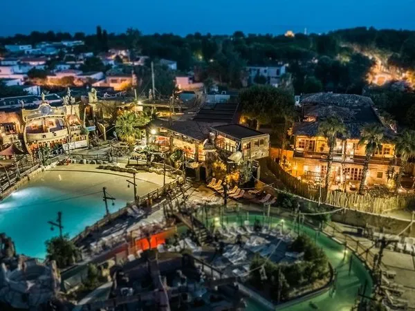 Hotel Pirates World