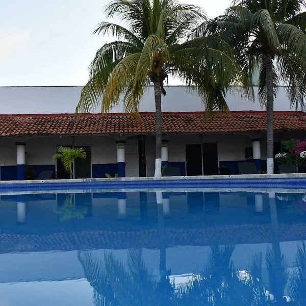 Hotel Plaza Almendros
