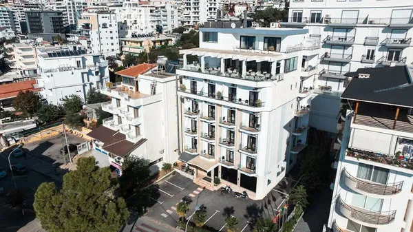 Hotel Senator