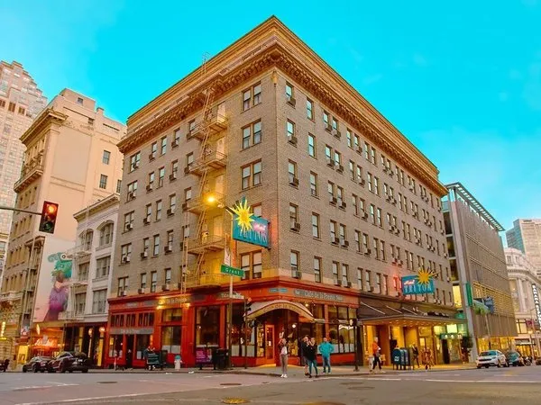 Hotel Triton
