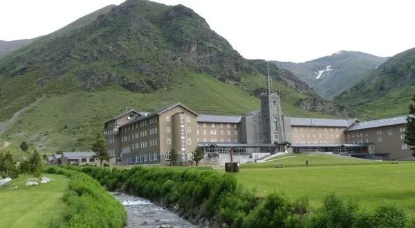Hotel & Apartaments Vall de Núria