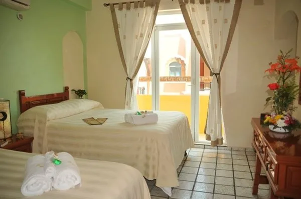 Hotel & Restaurante Bucaneros