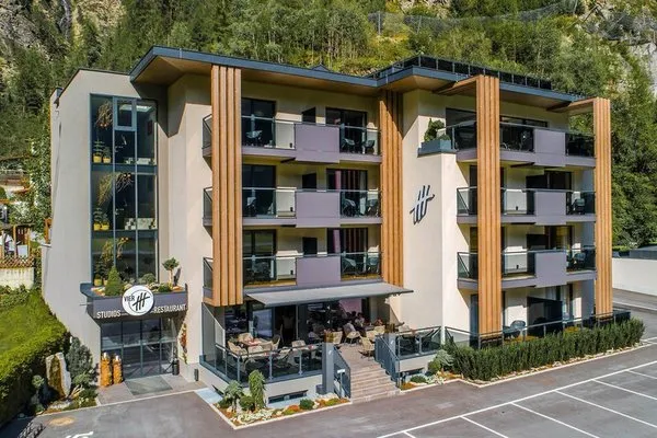 Hotel Vier - Studios & Restaurant